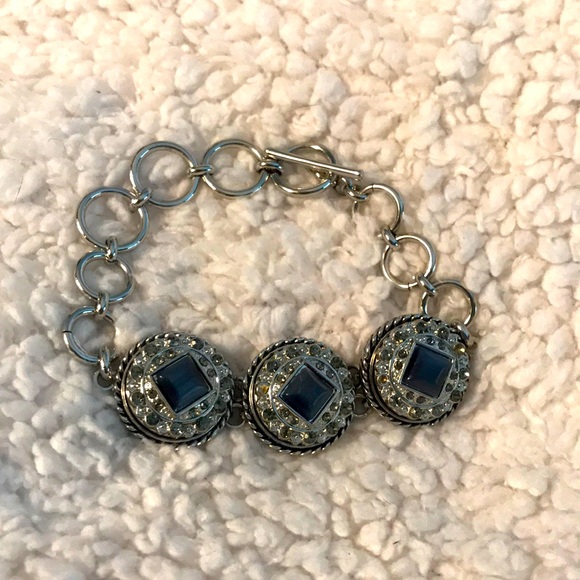 💥💥Silver Toggle clasp bracelet with decorative accents 3 beautiful Grey Snaps - Picture 4 of 6